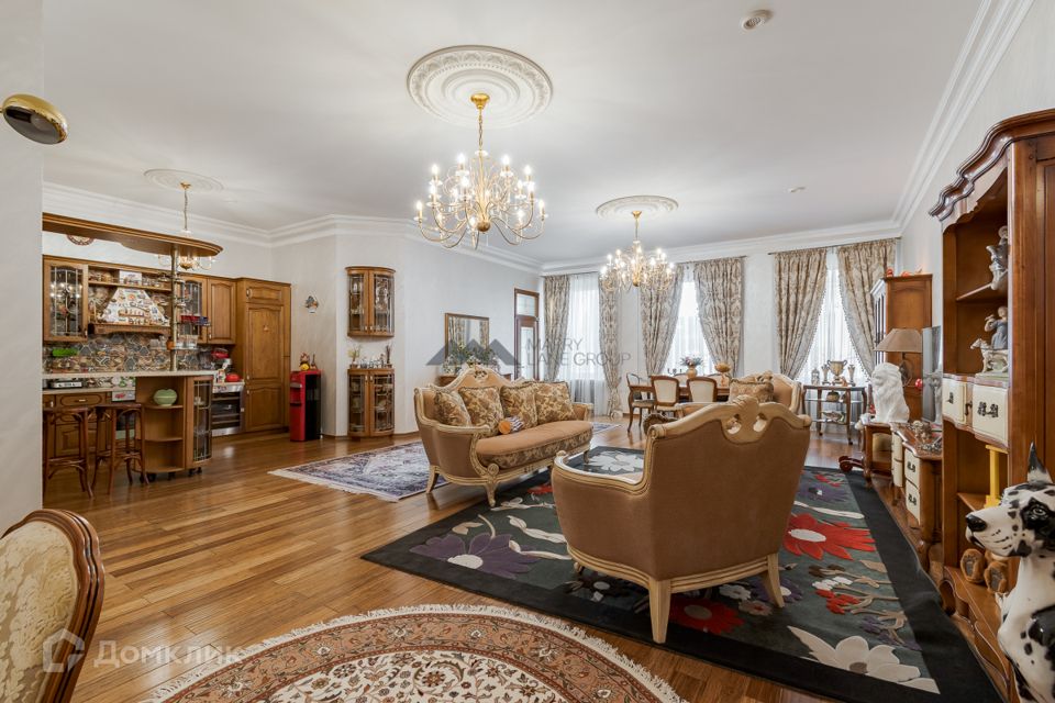 Продаётся 3-комнатная квартира, 139.8 м²