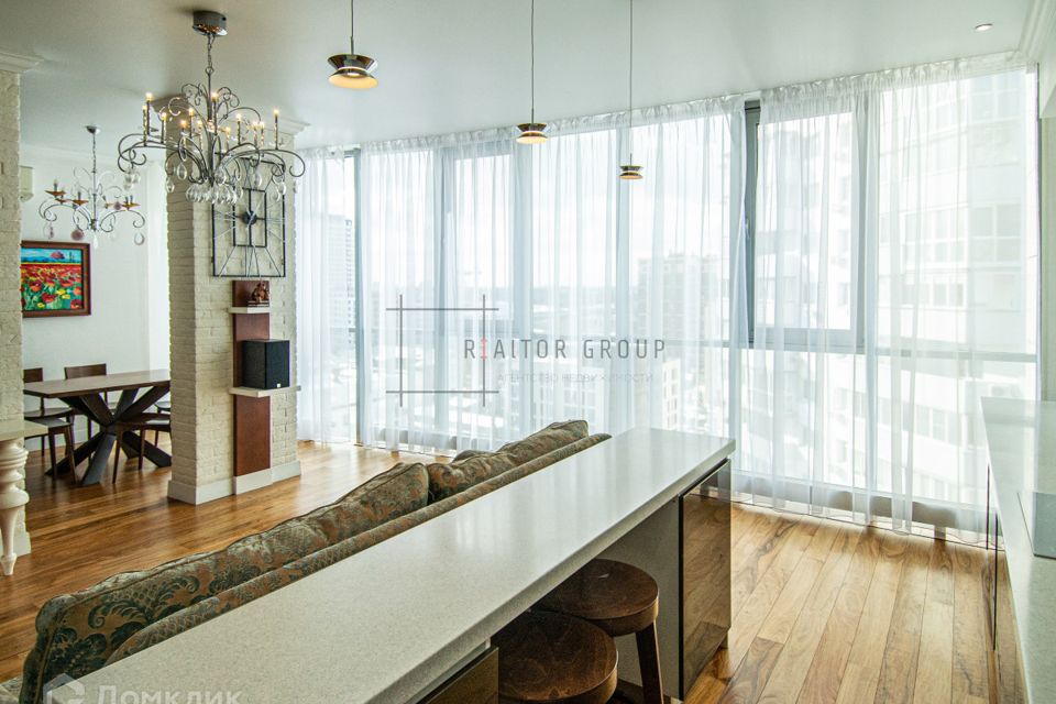 Продаётся 3-комнатная квартира, 100 м²