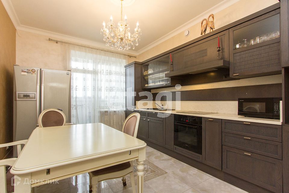 Продаётся 3-комнатная квартира, 110 м²