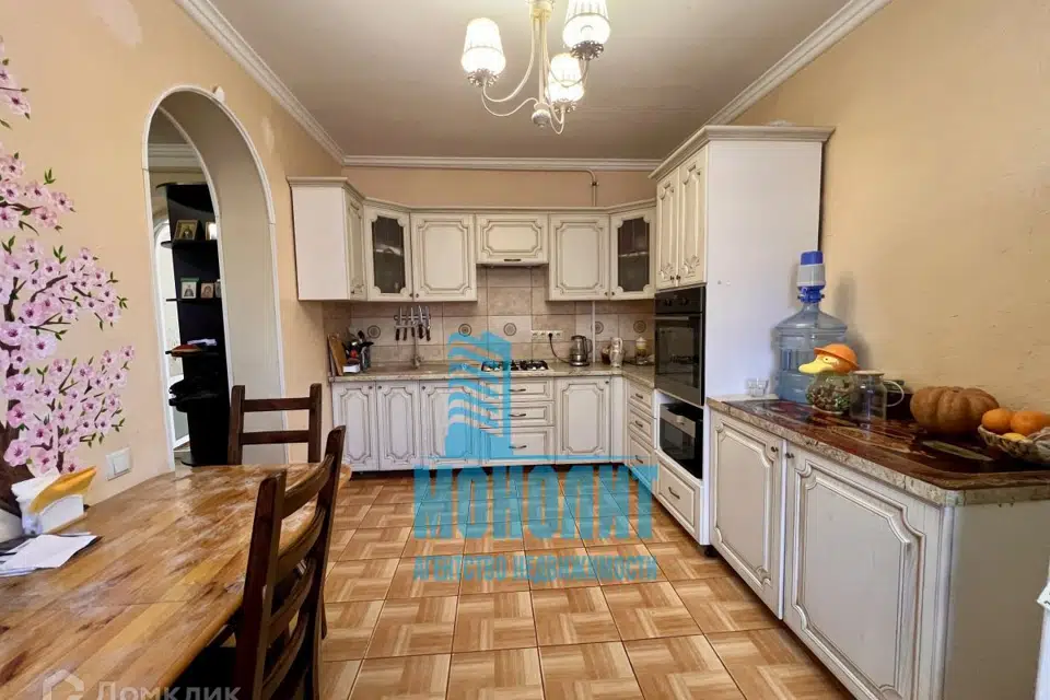 Продаётся 2-этажный дом, 175 м²