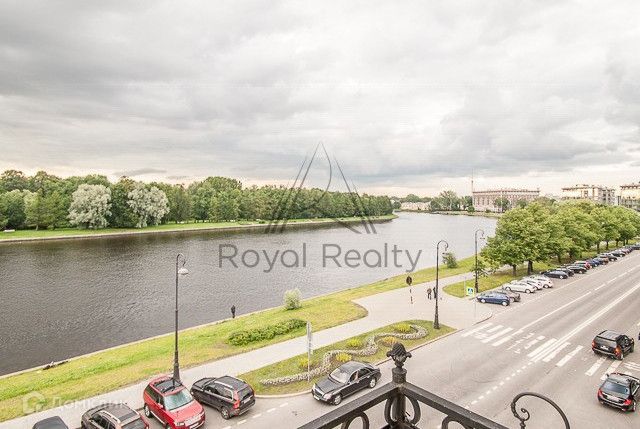 Сдаётся 4-комнатная квартира, 170 м²