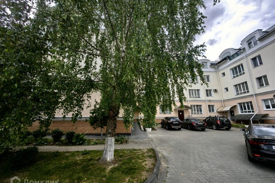 Продаётся 3-комнатная квартира, 106 м²