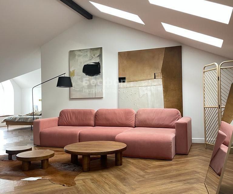 Продаётся 3-комнатная квартира, 138 м²