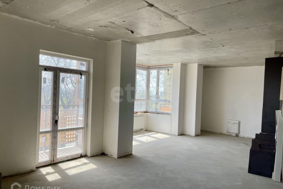 Продаётся 4-комнатная квартира, 185 м²