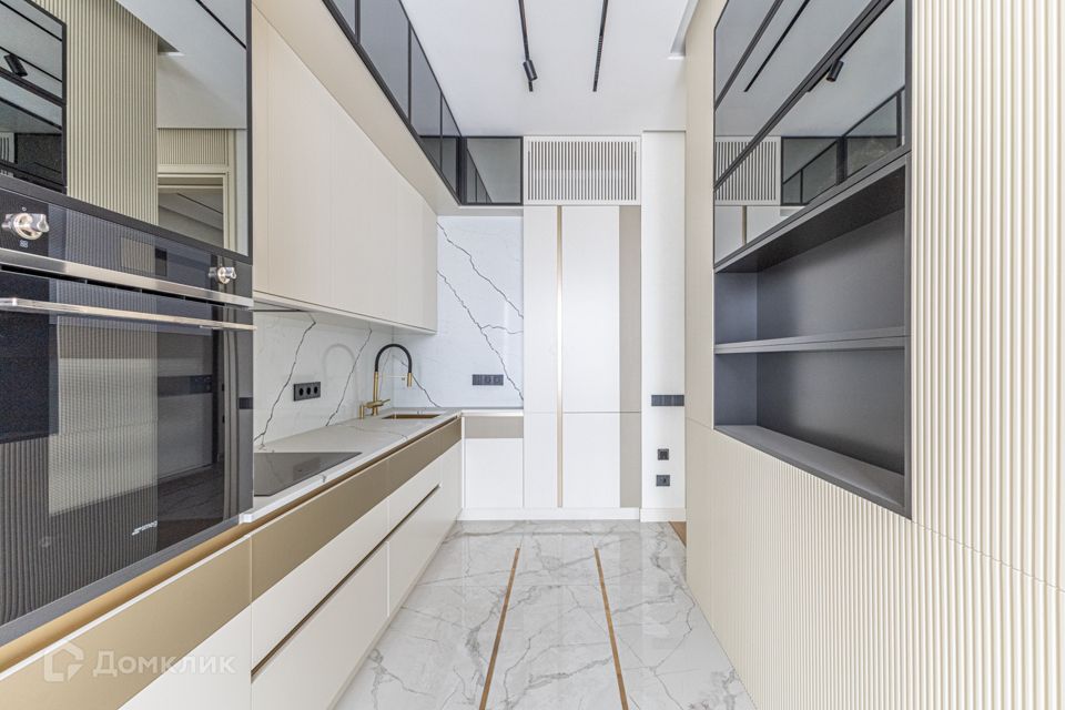 Продаётся 3-комнатная квартира, 108 м²