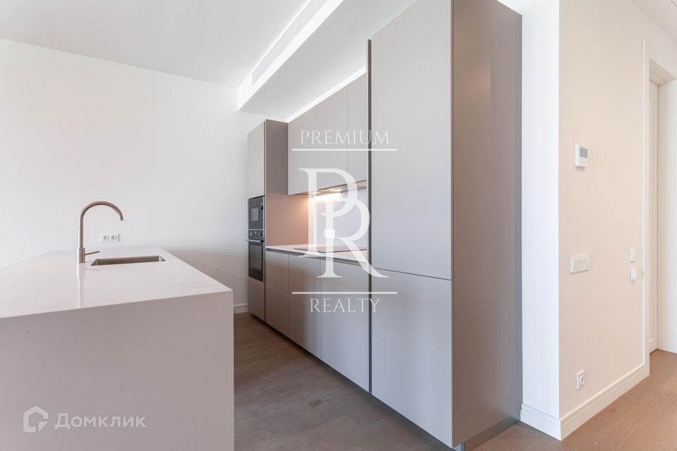 Продаётся 4-комнатная квартира, 166 м²