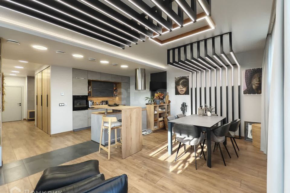 Продаётся 3-комнатная квартира, 108 м²