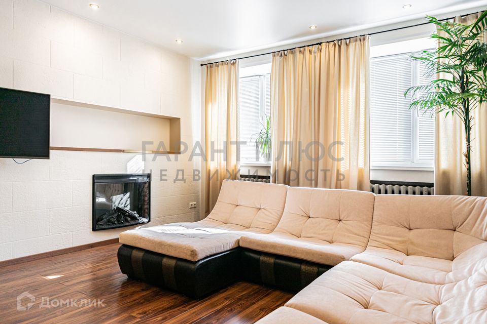 Продаётся 3-комнатная квартира, 130 м²