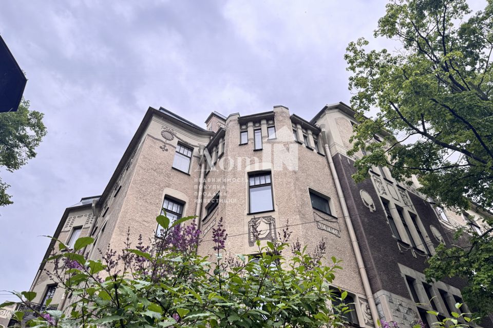 Продаётся 7-комнатная квартира, 289.9 м²