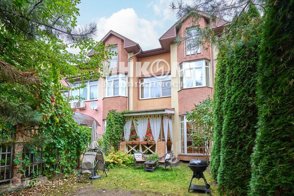Продаётся 5-комнатная квартира, 202.1 м²