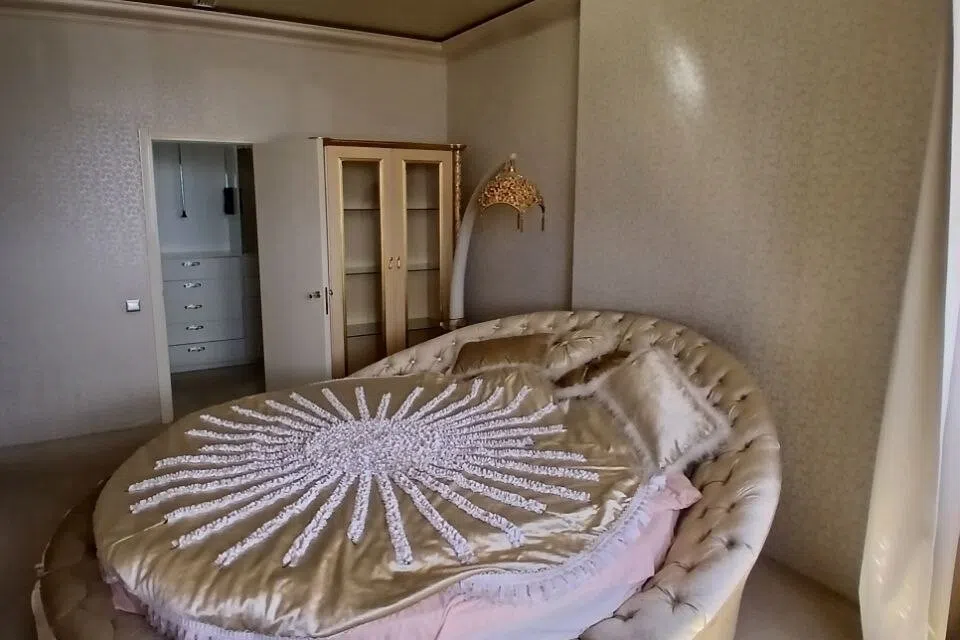 Сдаётся 2-комнатная квартира, 90 м²
