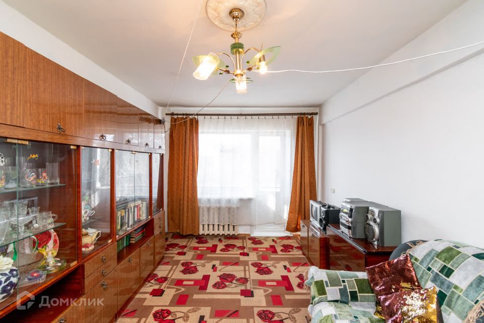 Продаётся 4-комнатная квартира, 57.1 м²