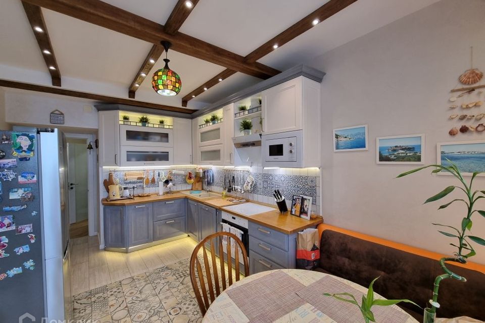 Сдаётся 4-комнатная квартира, 100 м²
