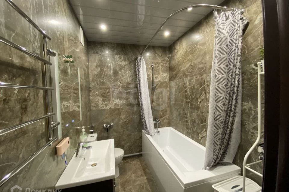 Продаётся 4-комнатная квартира, 105 м²
