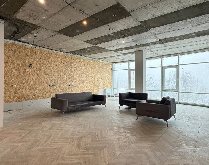Продаётся 4-комнатная квартира, 193.4 м²