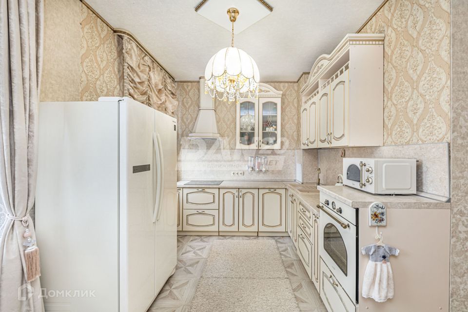 Продаётся 3-комнатная квартира, 108.5 м²