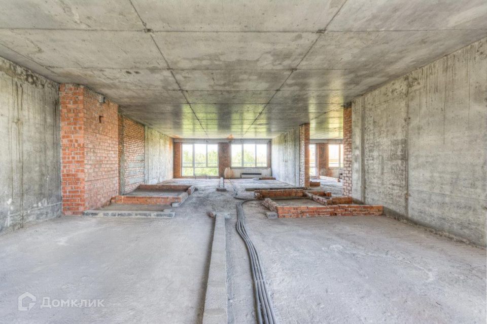 Продаётся 5-комнатная квартира, 200 м²