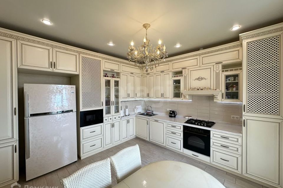 Продаётся 1-комнатная квартира, 102 м²