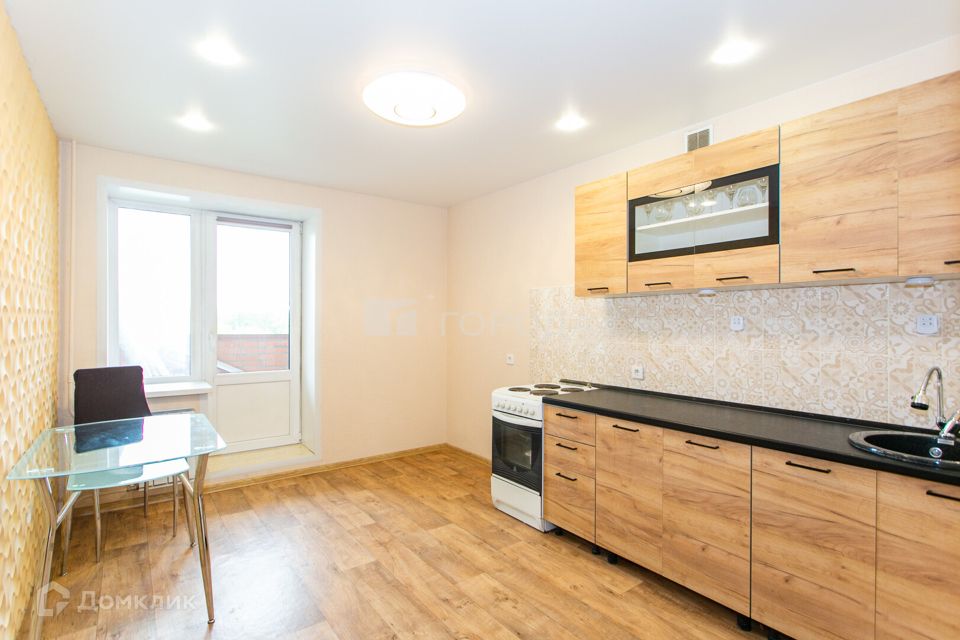 Сдаётся 2-комнатная квартира, 65 м²