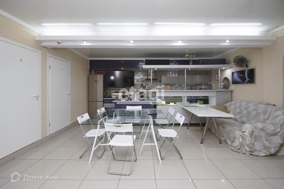 Продаётся 8-комнатная квартира, 244.6 м²