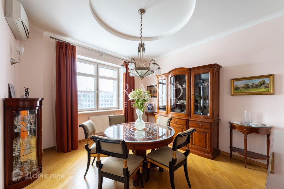 Продаётся 5-комнатная квартира, 165 м²