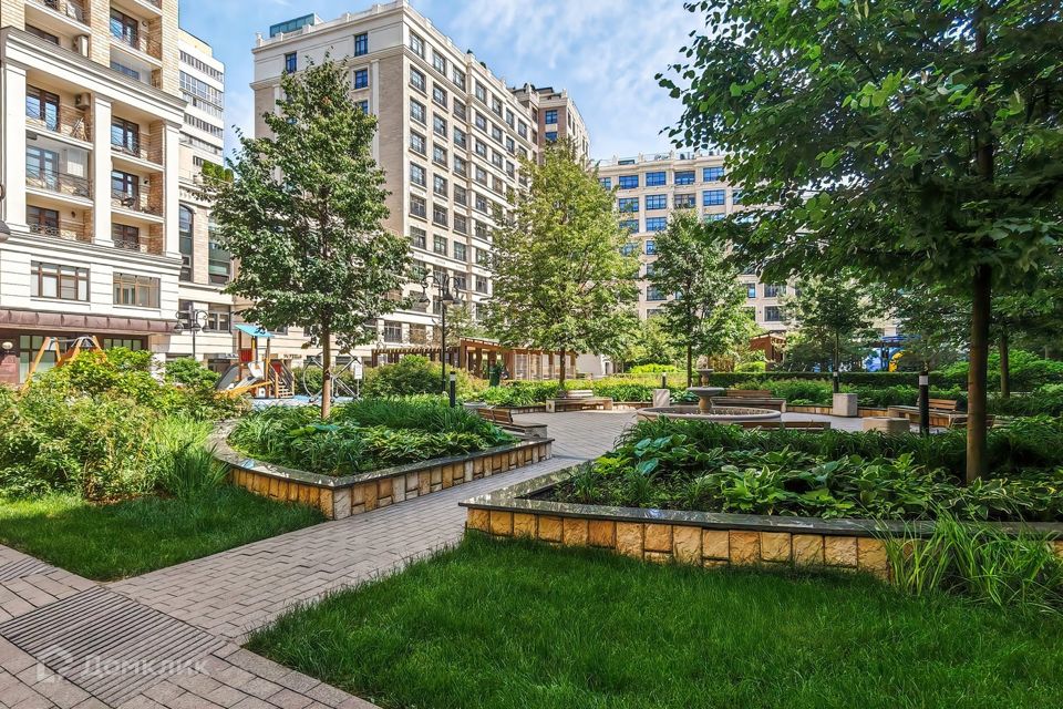 Продаётся 3-комнатная квартира, 140.2 м²