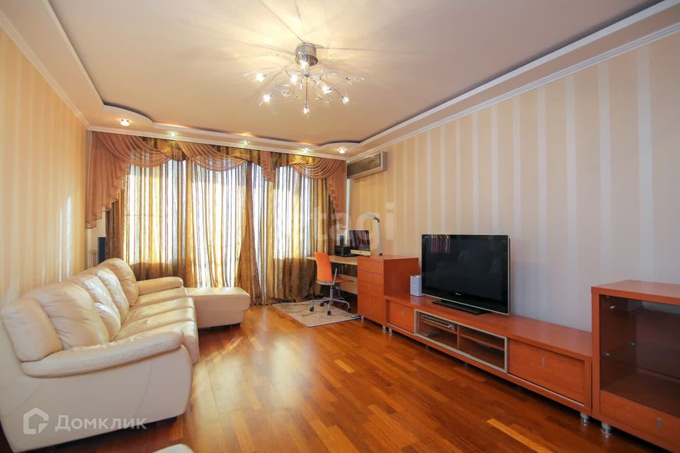 Продаётся 3-комнатная квартира, 117.6 м²