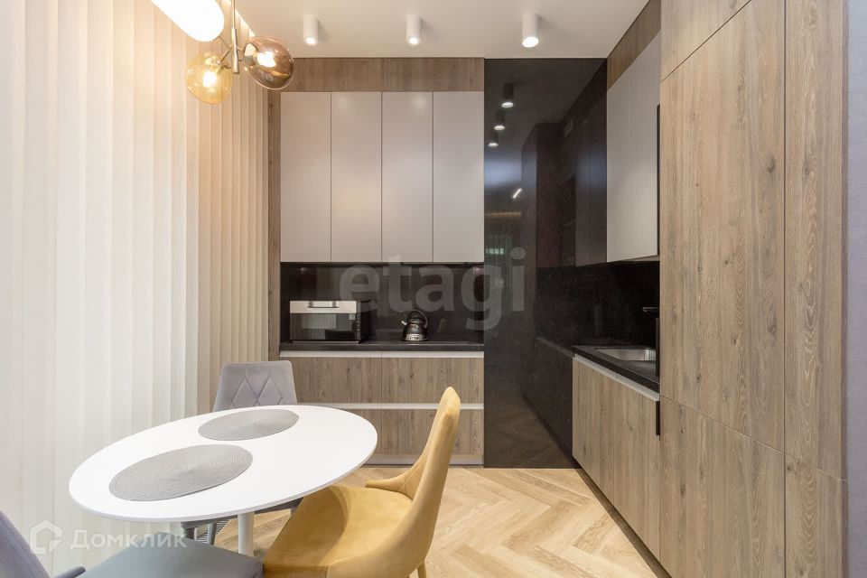 Продаётся 1-комнатная квартира, 53.9 м²