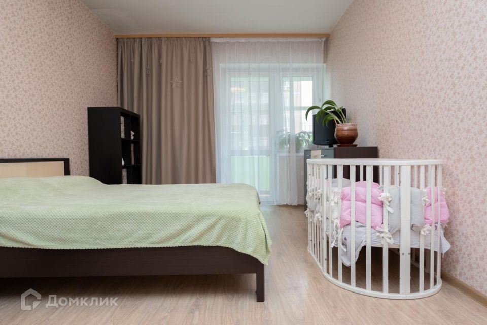 Продаётся 3-комнатная квартира, 107 м²