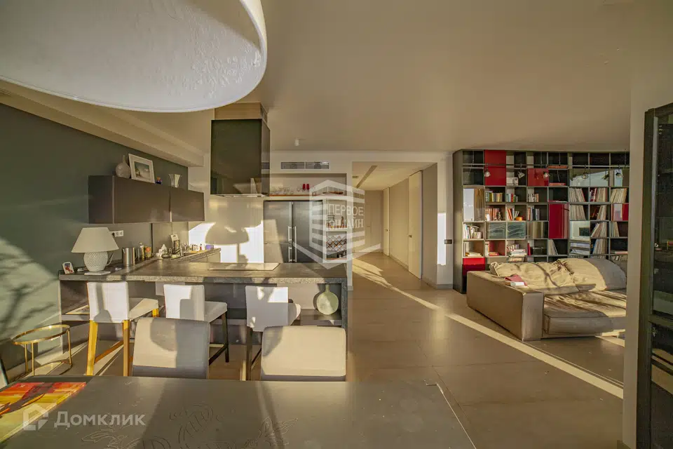 Продаётся 3-комнатная квартира, 145.6 м²