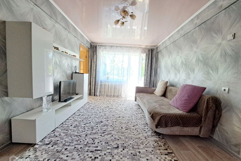 Продаётся 4-комнатная квартира, 58 м²