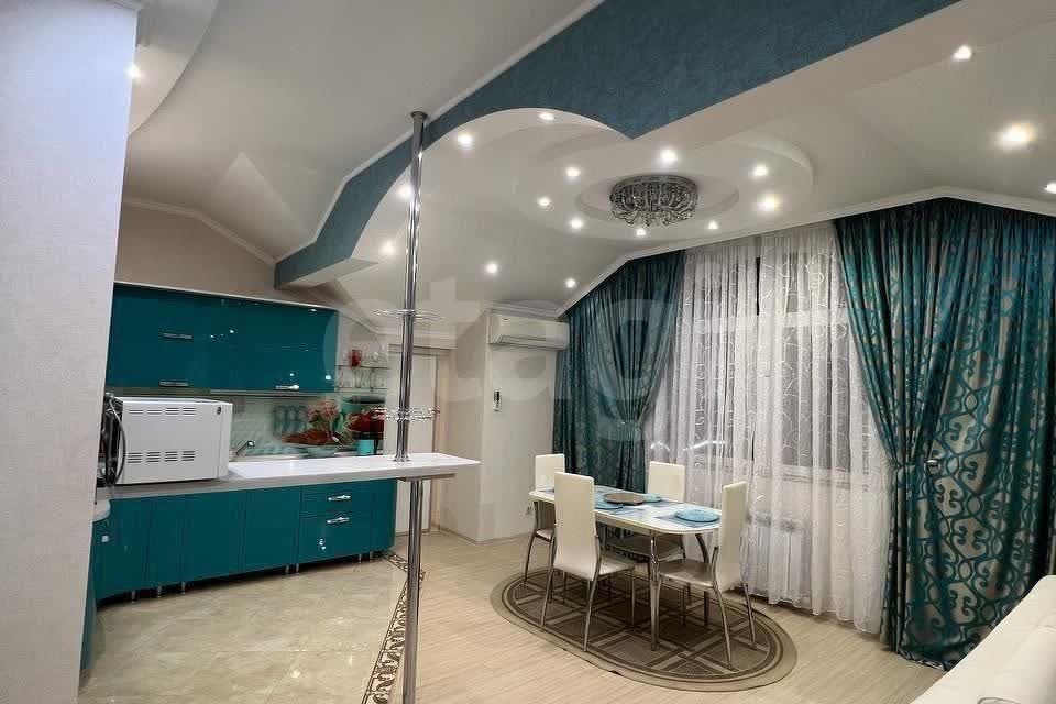 Продаётся 3-комнатная квартира, 140 м²