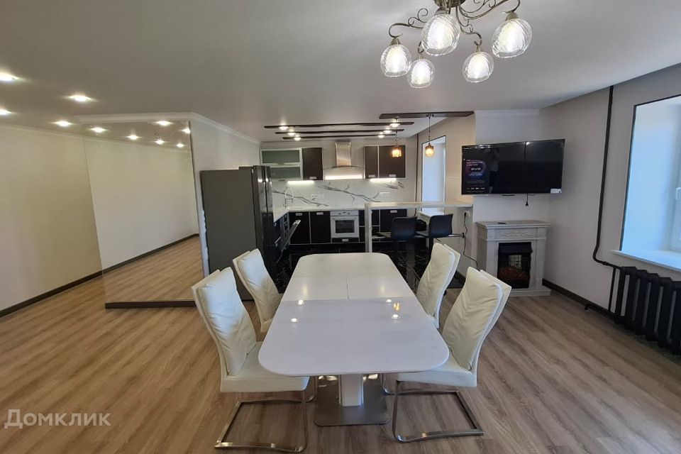 Сдаётся 3-комнатная квартира, 130 м²