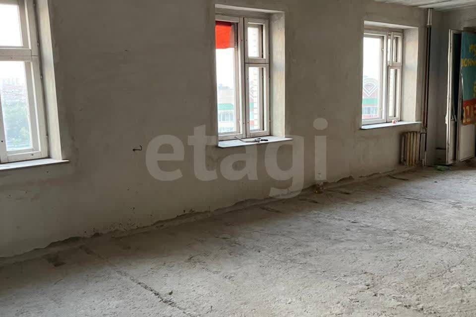 Продаётся 3-комнатная квартира, 135 м²