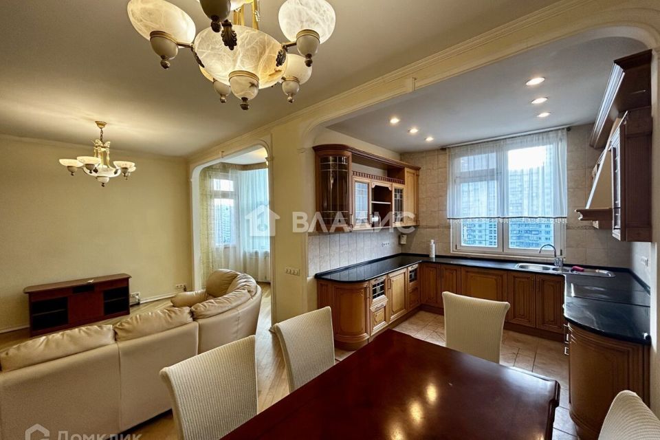 Продаётся 4-комнатная квартира, 160 м²