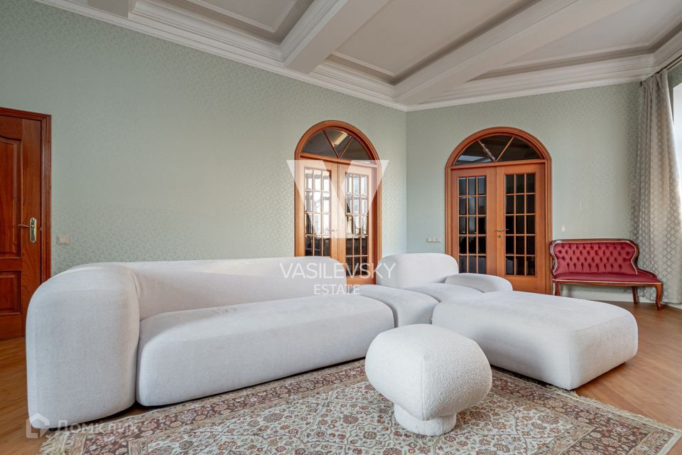 Продаётся 5-комнатная квартира, 200 м²