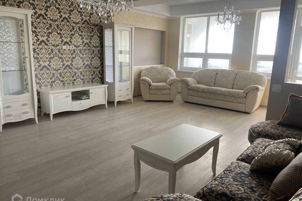 Продаётся 3-комнатная квартира, 110 м²