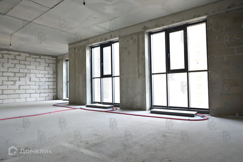 Продаётся 4-комнатная квартира, 136 м²