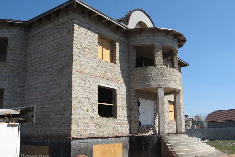 Продаётся 2-этажный дом, 550 м²