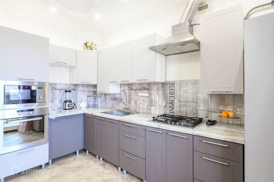 Продаётся 2-комнатная квартира, 65.6 м²