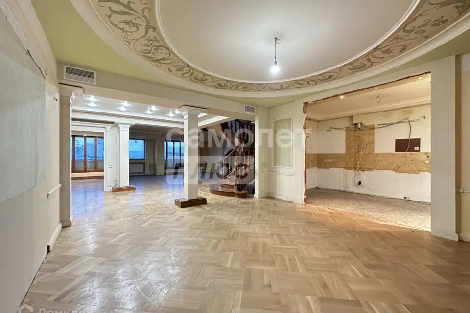 Продаётся 5-комнатная квартира, 280 м²