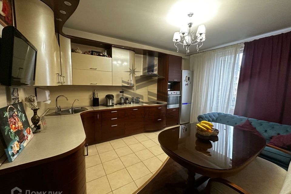 Продаётся 3-комнатная квартира, 112.6 м²