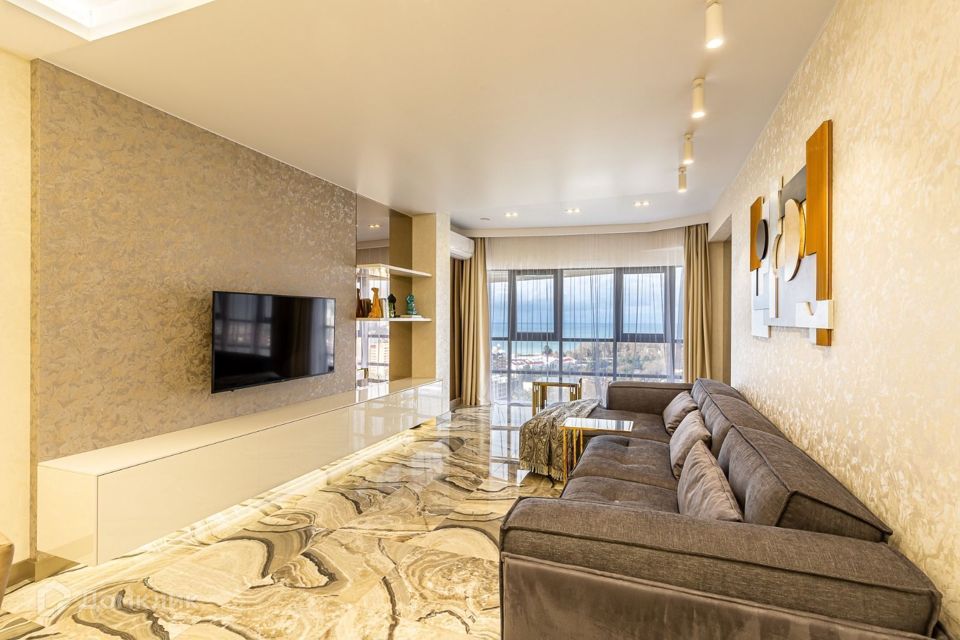Продаётся 3-комнатная квартира, 138 м²