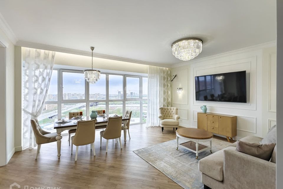 Продаётся 4-комнатная квартира, 191.8 м²