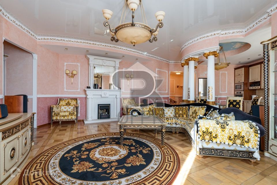 Продаётся 3-комнатная квартира, 136 м²