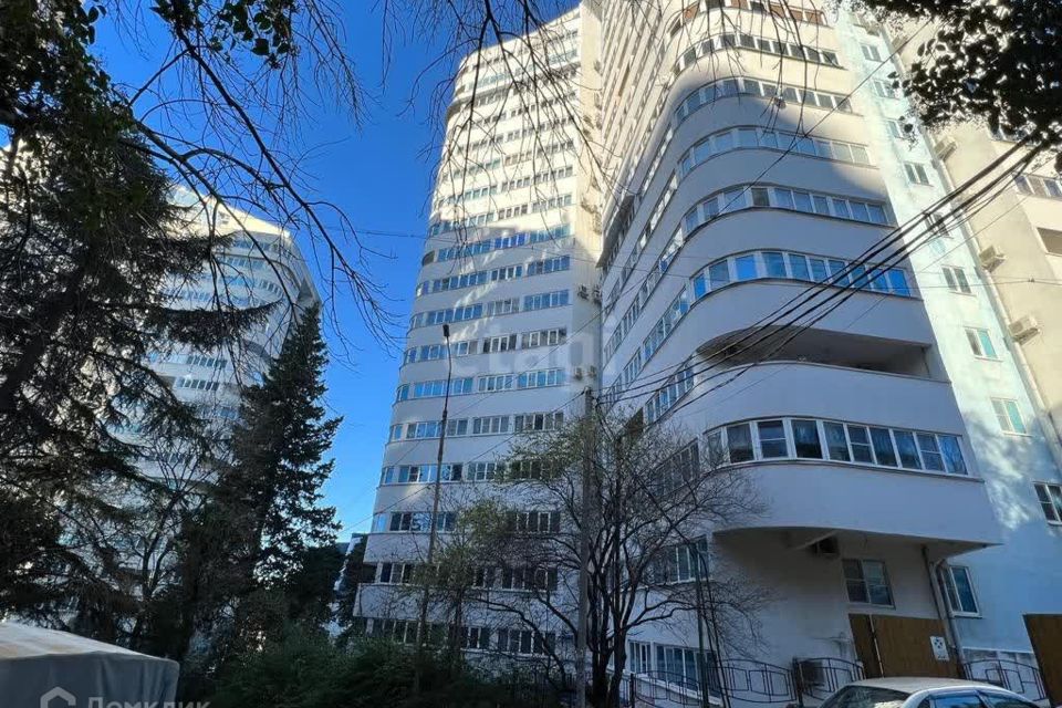 Продаётся 4-комнатная квартира, 172 м²