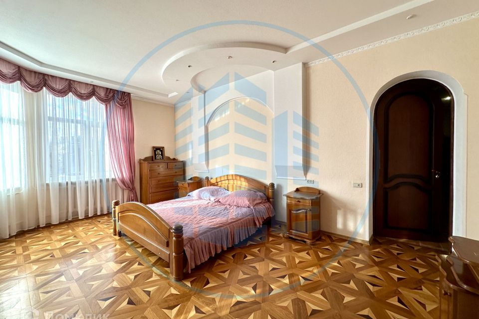 Продаётся 4-комнатная квартира, 164.7 м²