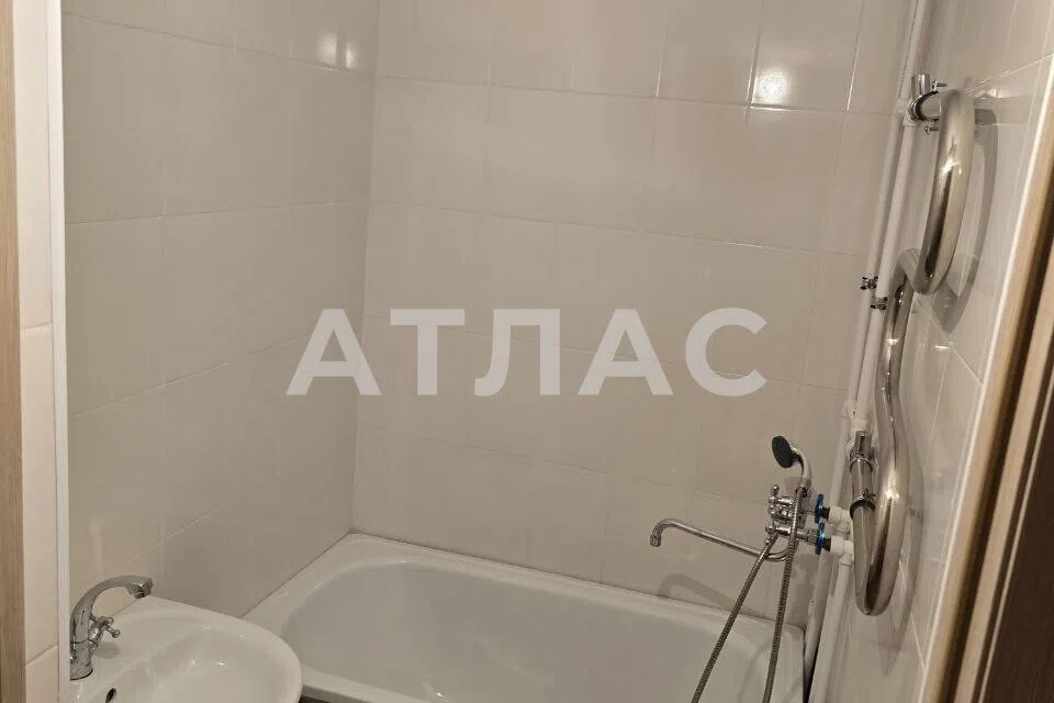 Продаётся 4-комнатная квартира, 62.7 м²