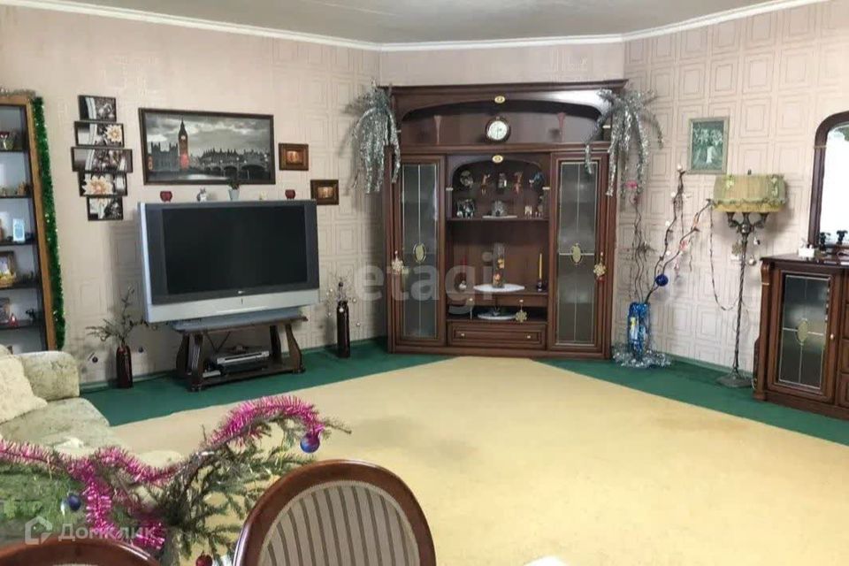 Продаётся 4-комнатная квартира, 135.1 м²