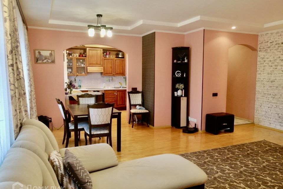 Продаётся 4-комнатная квартира, 98.2 м²
